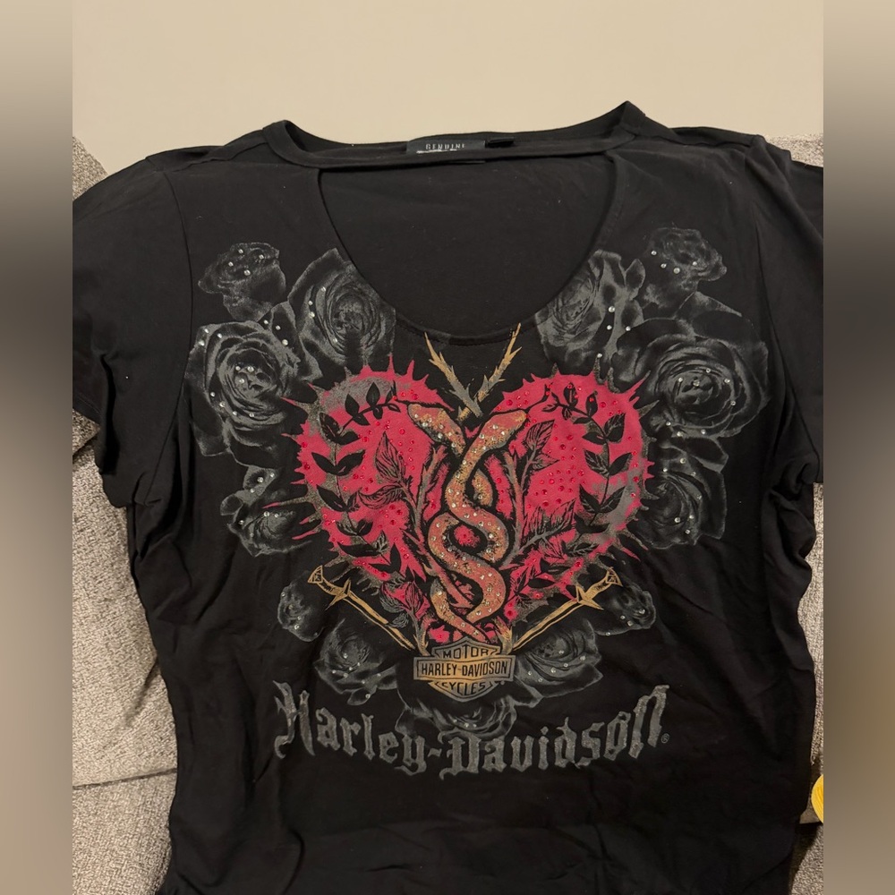 Harley-Davidson Black Tee with Red and Gray Graphics
